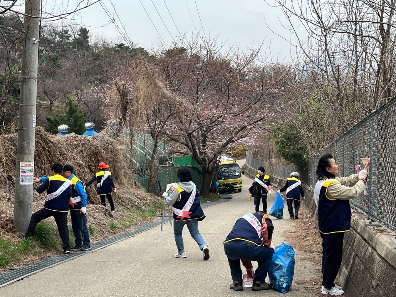 연수구 청학동 안전협의체는 지난 9일 청학동 청솔공원 및 문학산 일대에서 봄철 산불 예방 캠페인을 진행했다